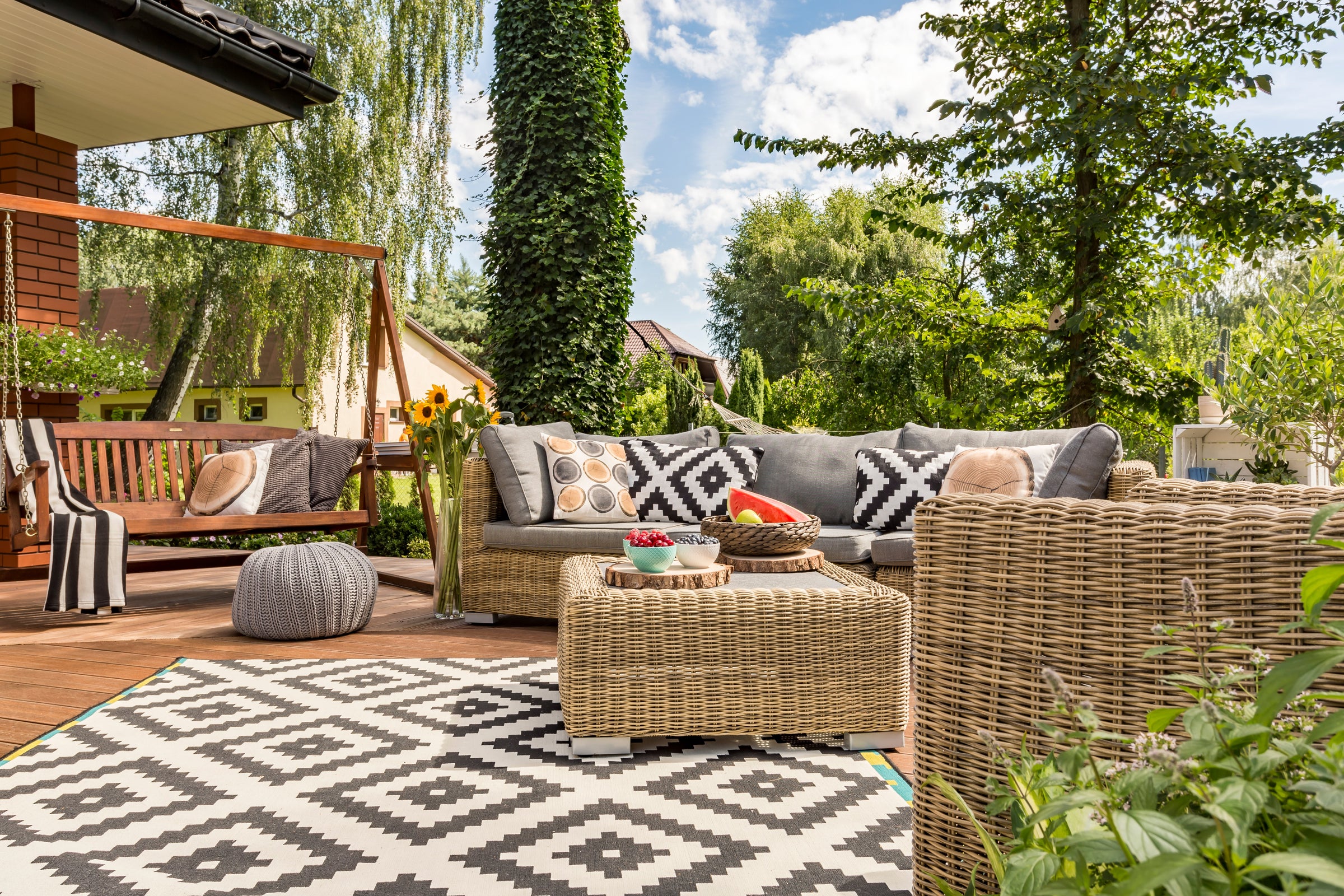 Patio Rugs & Cushions