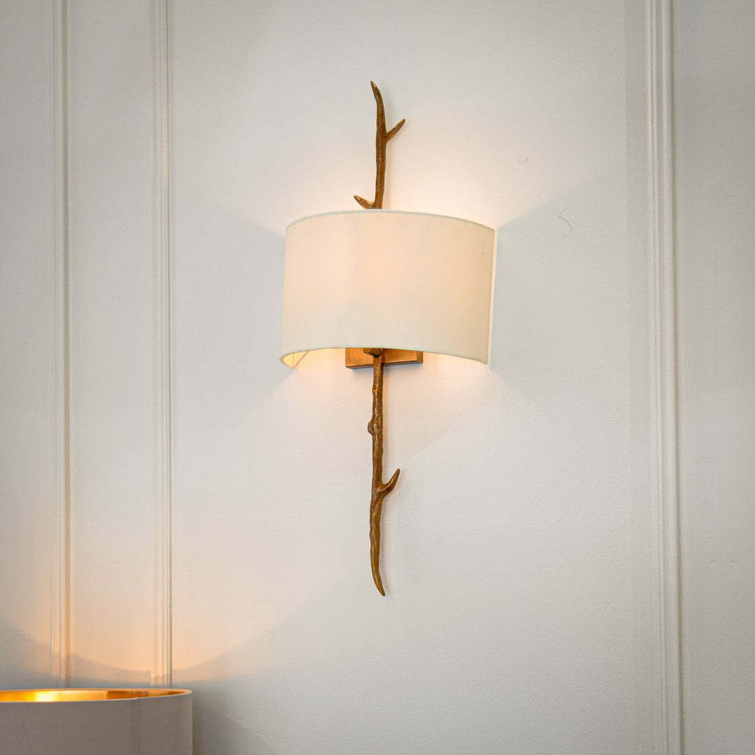 Dariel Right Wall Lamp Roomset