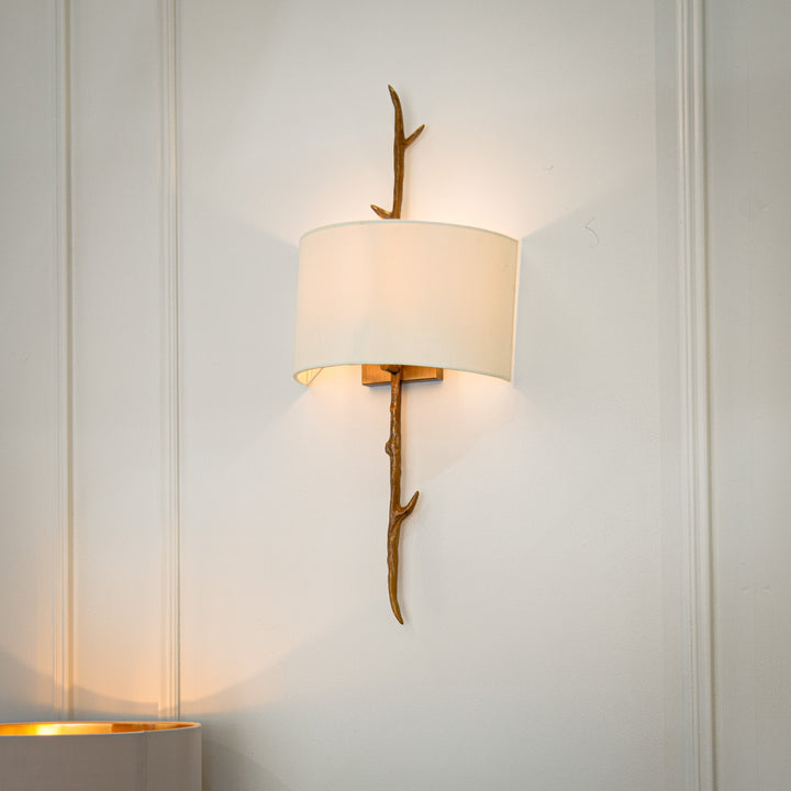 Dariel Right Wall Lamp Roomset