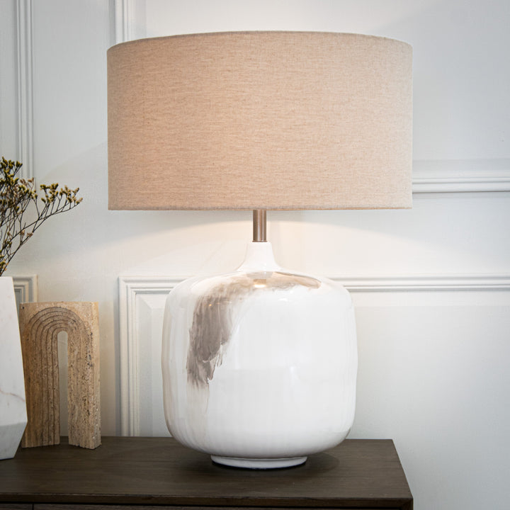 Aketa Table Lamp, Feathered enamel Roomset