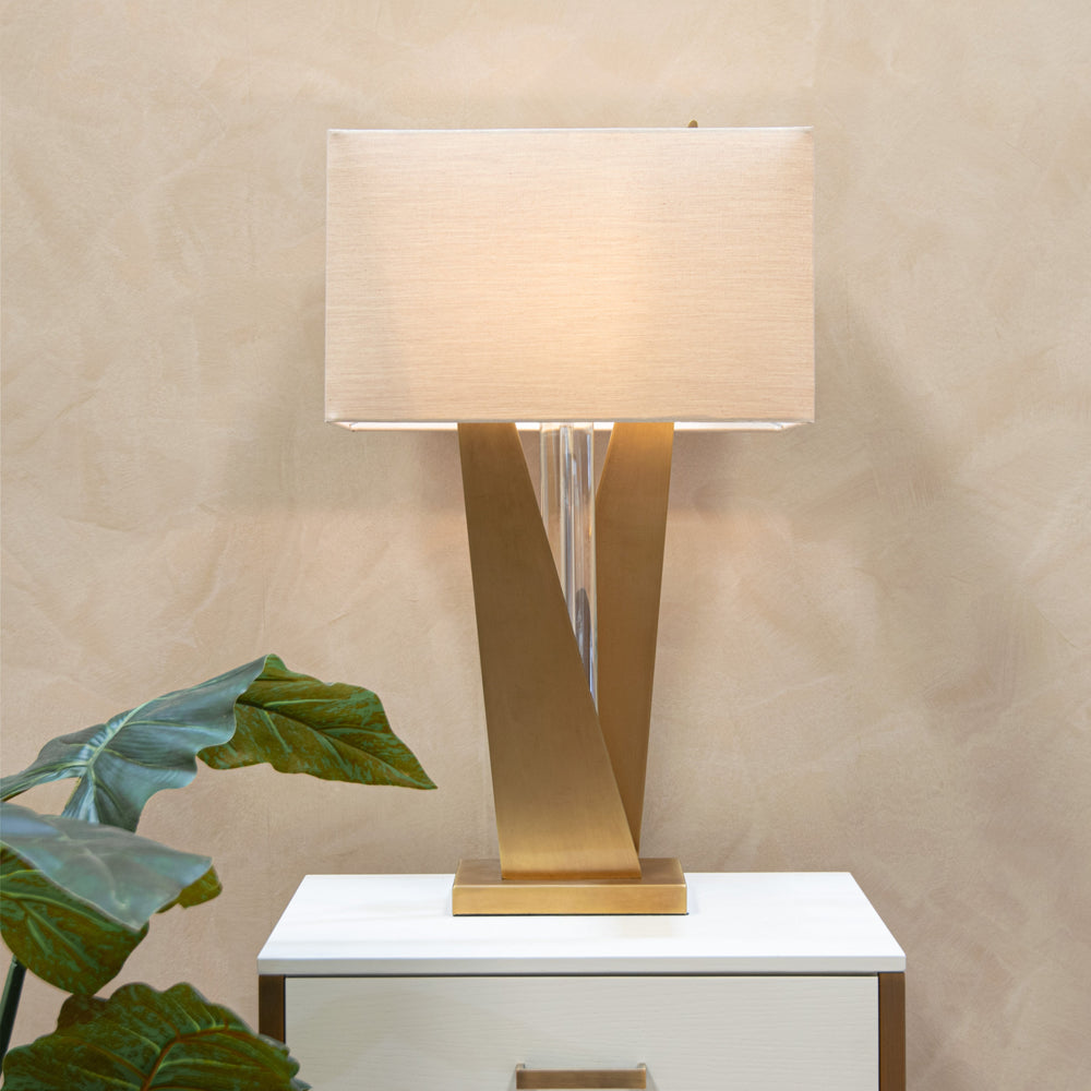 Cabra, antique brass finish, cognac crystal table lamp Roomset