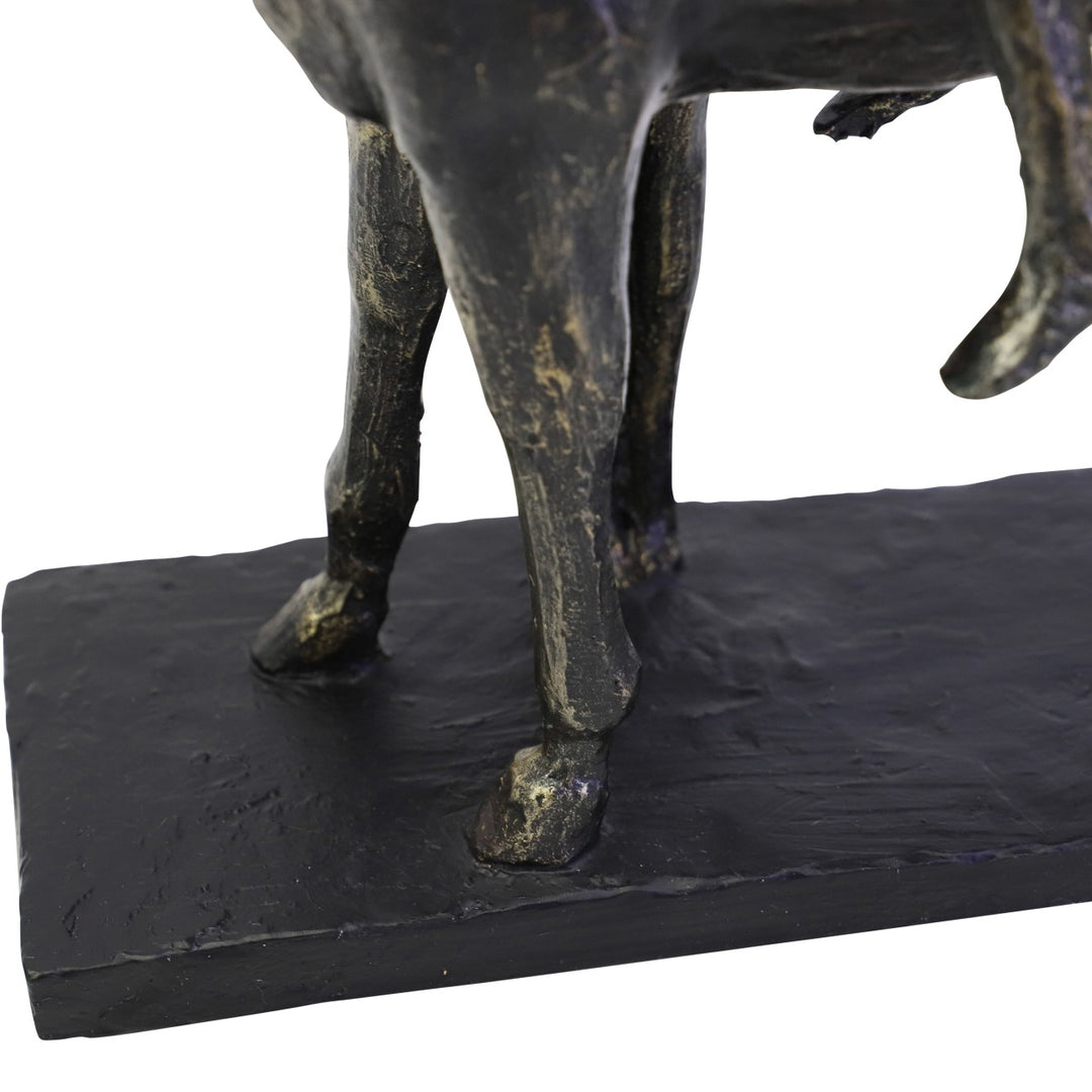 Kissing Couple with Horse Sculpture