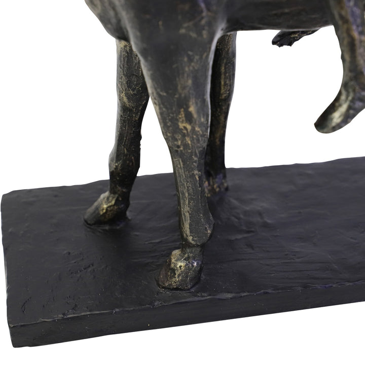 Kissing Couple with Horse Sculpture