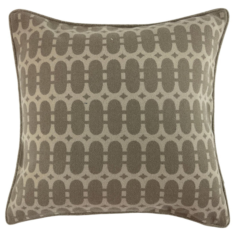 Malini Clarivo Nat Cushion , Malini Clarivo Nat Cushion